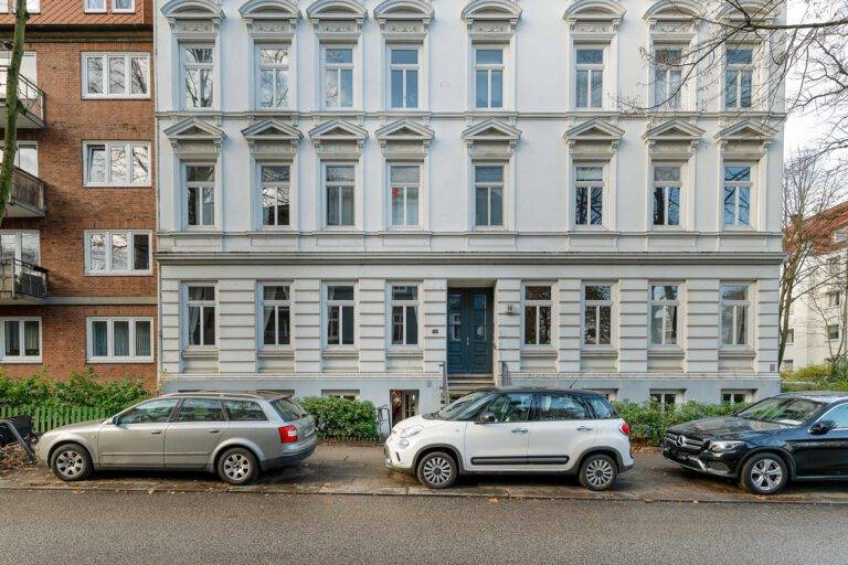 Gartennest mit 2 Terrassen und 5,5 Zimmern in Eimsbüttel