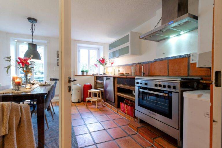 Gartennest mit 2 Terrassen und 5,5 Zimmern in Eimsbüttel